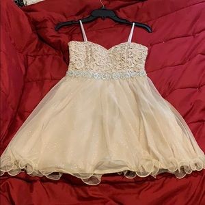 Gorgeous golden dess